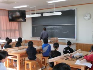 大工さんによる道具の説明・２
