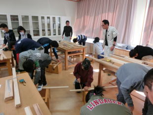 児童による製作風景・３