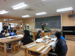 大工さんによる道具の説明・１