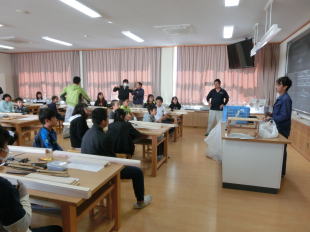 大工さんによる道具の説明・２