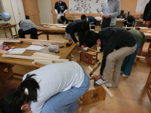 児童による製作風景・３