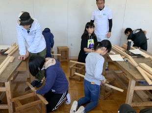 児童による製作風景・３