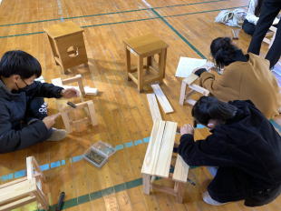 児童による製作風景・１
