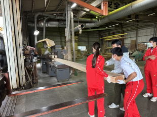 ③プレカット工場の見学（協力:新宮木造住宅協同組合）